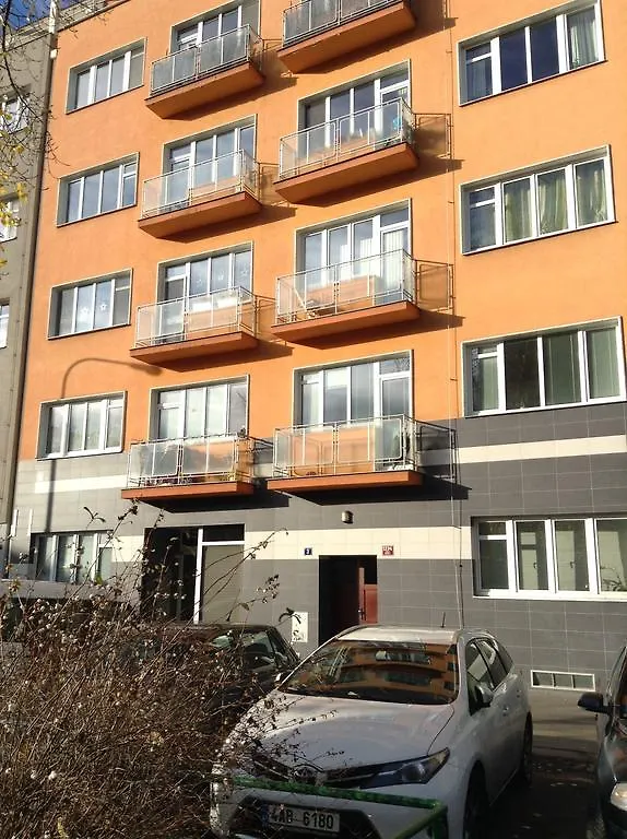 Apartment U Gymnazia Irina Praga